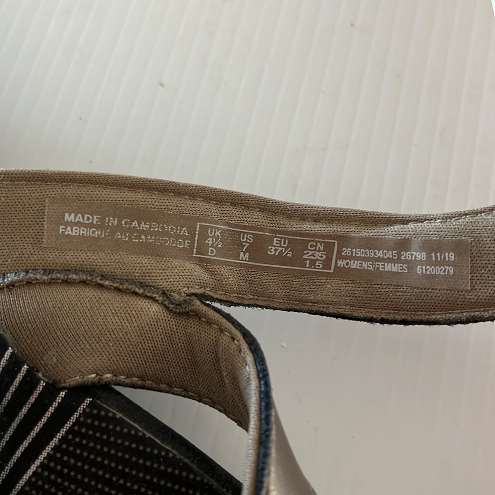 Clarks Cloudsteppers Metallic Taupe Adjustable Hook Flip Flop Sandals 7 - Picture 11 of 11